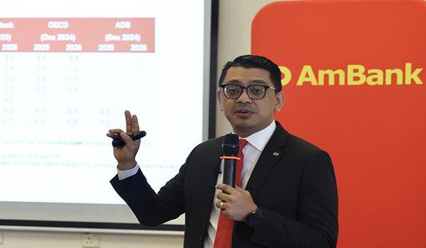 Ketua Ahli Ekonomi Kumpulan AmBank, Firdaos Rosli. - Foto BERNAMA.